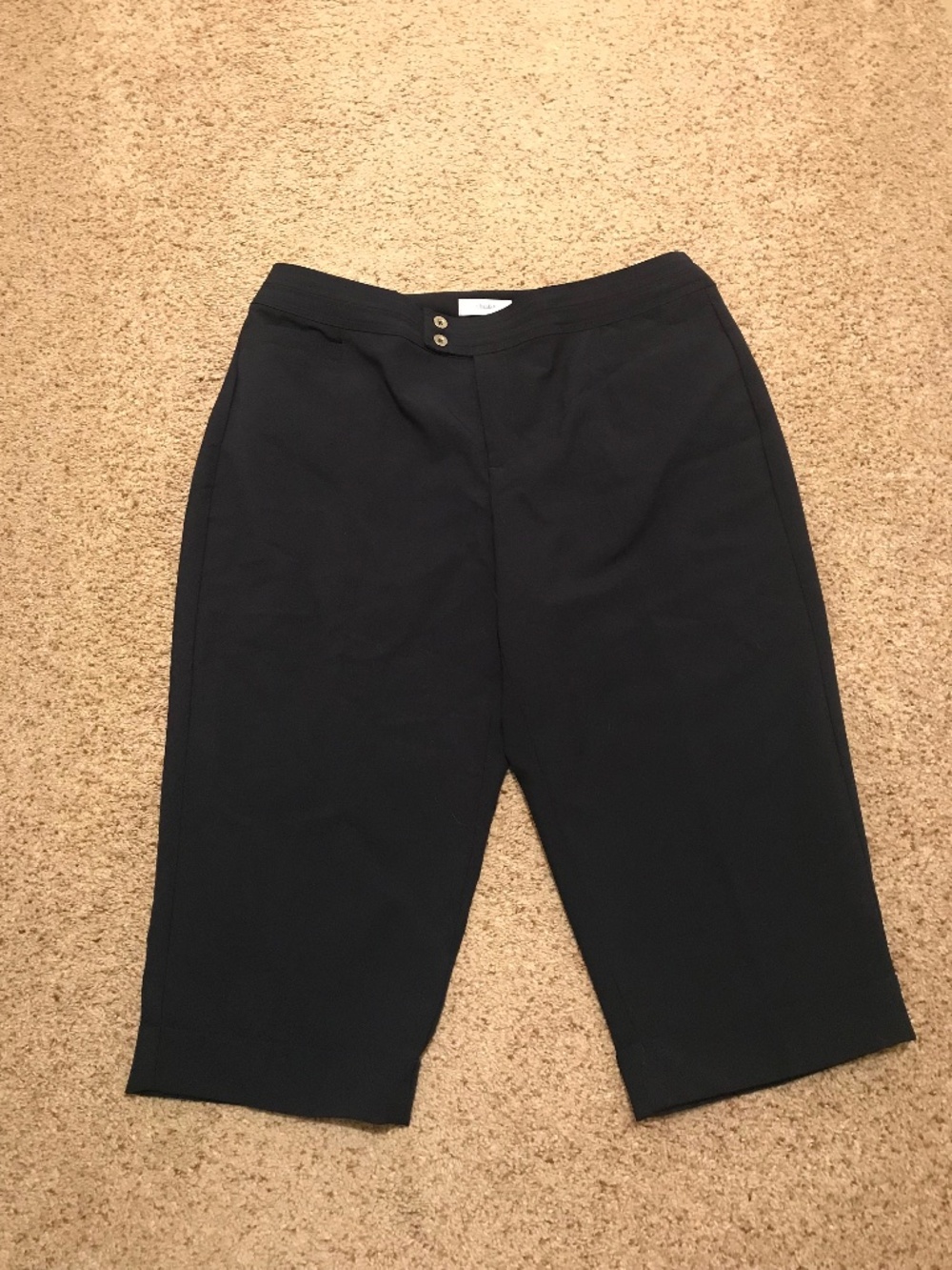 Black capris